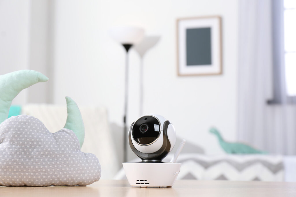 moniteur bébé sur table
