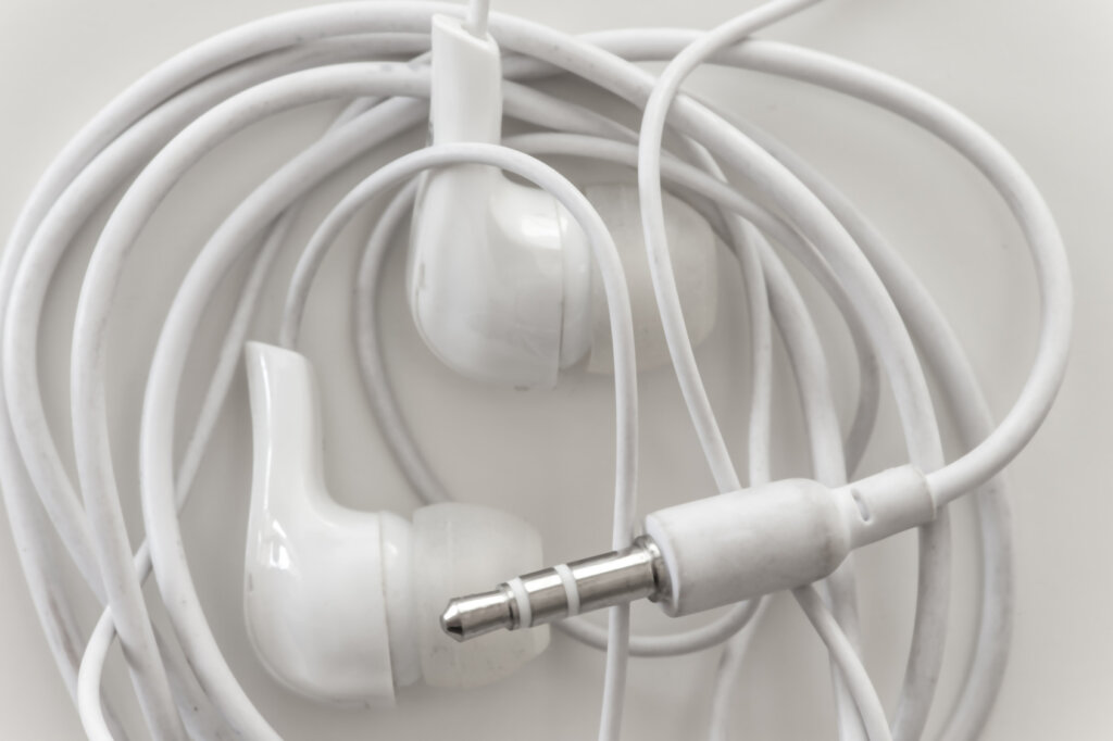 ecouteurs cables emmeles