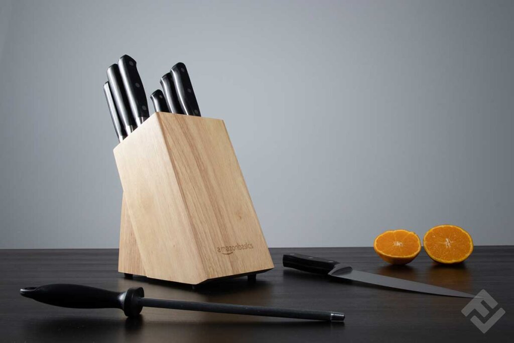 knife_block_on_black_table