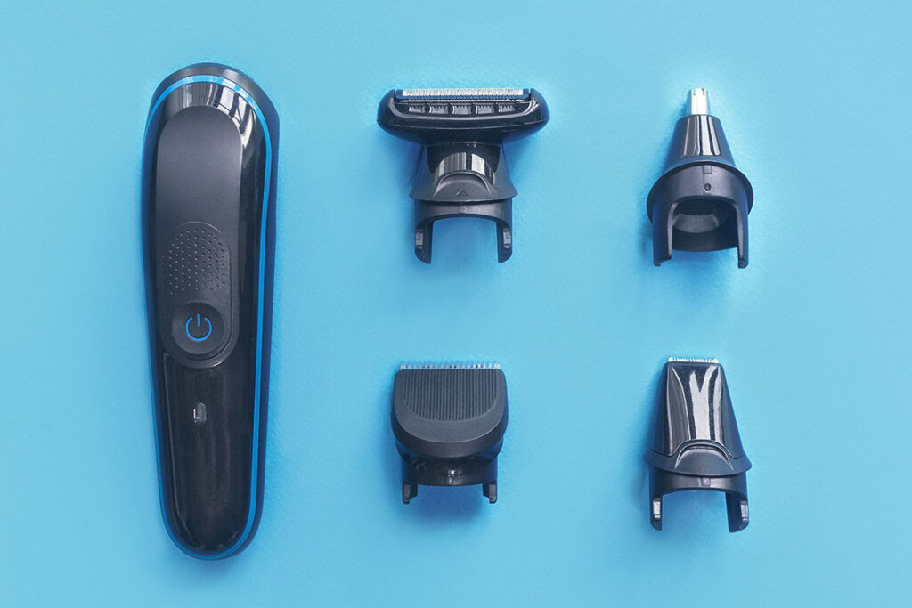 tondeuse électrique avec différents accessoires