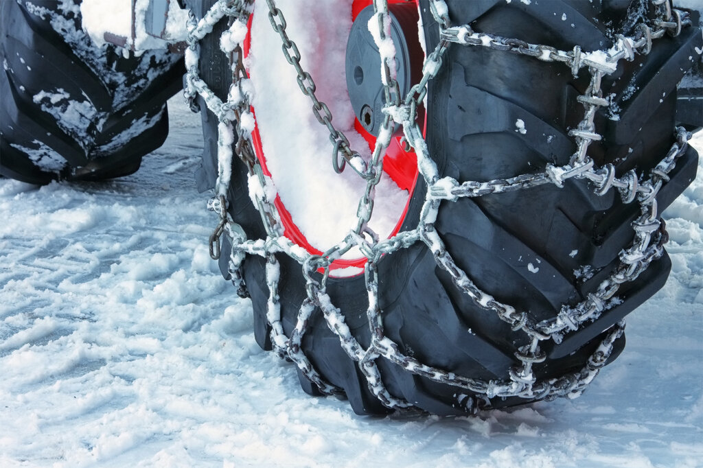 pneus de tracteur avec chaînes à neige