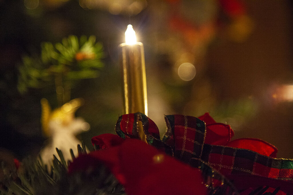 Bougie de Noël sans fil allumée