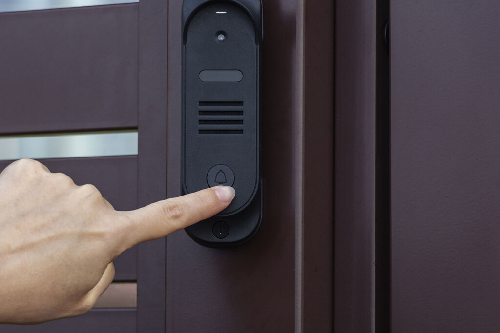 sonnette_de_porte_sans_fil-personne